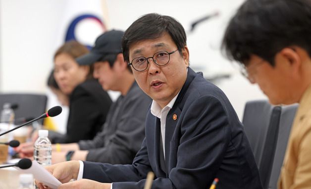 발언하는 최휘영 문체부 장관