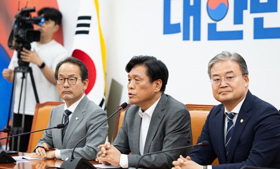 전략공천 관련 발언하는 조승래 민주당 사무총장
