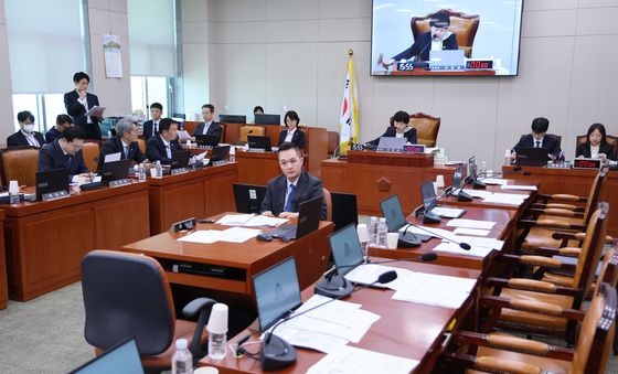'국민의힘 불참' 법안 통과시키는 서영교 위원장