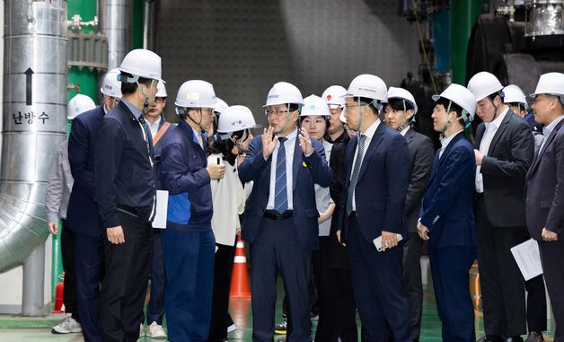 김성환 장관, 탄천 하수열 지역난방 공급 상황 점검