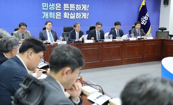 유동수 위원장 '중동전쟁 경제여파 대응'