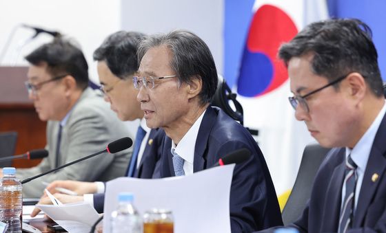 중동전쟁 경제대응특위 발언하는 유동수 위원장