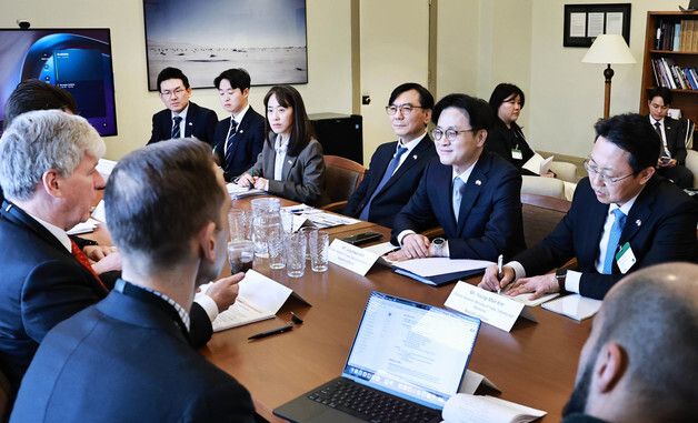 캐나다 에너지·천연자원부 장관 면담하는 김정관 장관