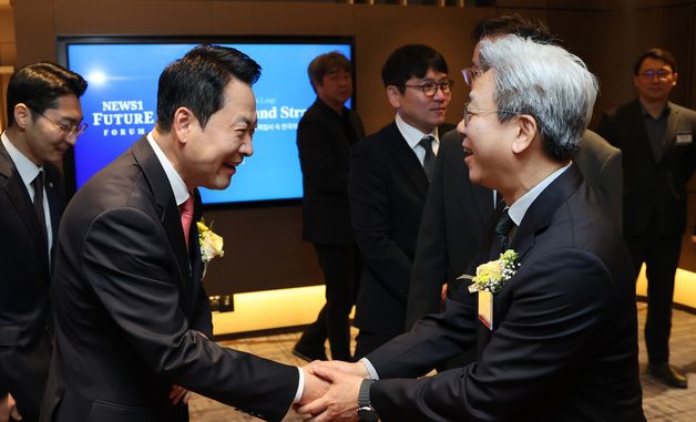 [NFF 2026]장동혁 국민의힘 대표와 악수 나누는 이영섭 뉴스1 대표이사