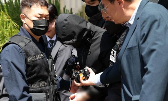 영장실질 받고 나오는 광주 여고생 살해 피의자