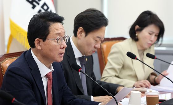 브리핑하는 김상훈 위원장