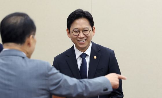 과방위 전체회의 참석하는 배경훈 부총리
