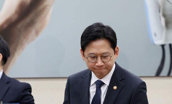 과방위 전체회의 참석하는 배경훈 부총리