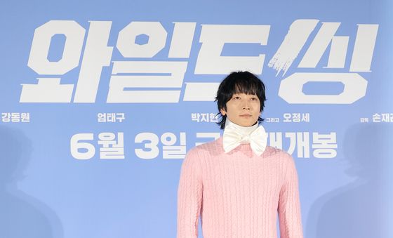 K-POP 아이돌로 변신한 강동원