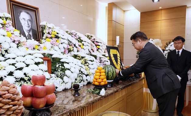 윤호중 장관, 故 이홍구 전 총리 국민훈장 무궁화장 추서