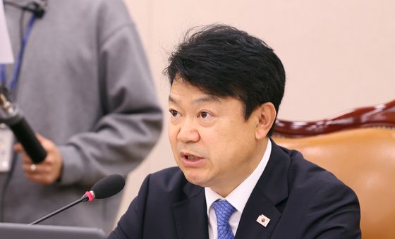 공청회 주재하는 복기왕 위원장