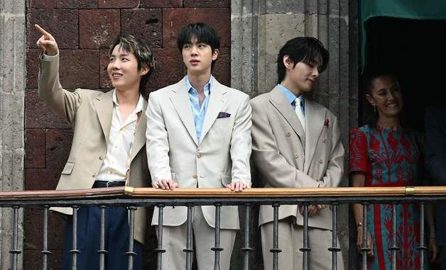 멕시코 대통령 만난 BTS…대통령궁 앞은 '아미'로 인산인해