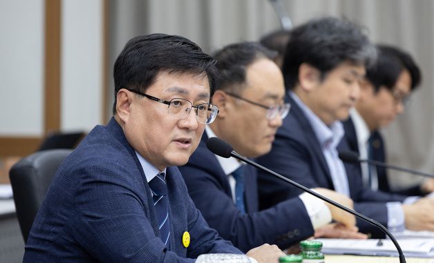 김성환 기후부 장관, 햇빛소득마을 토론회 주재