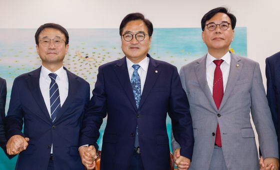 본회의 앞두고 국회의장 만난 여야 원내대표