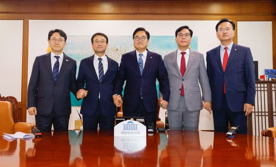 한자리에 모인 與·野
