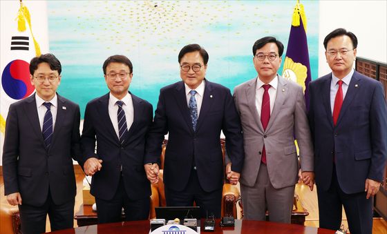 본회의 앞두고 국회의장 만난 與·野