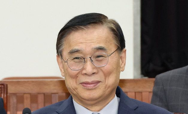 국회 정보위 자리한 이종석 국정원장