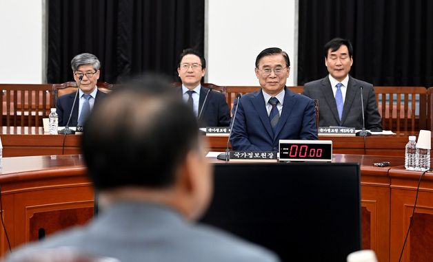 이종석 국정원장, 국회 정보위 전체회의 출석