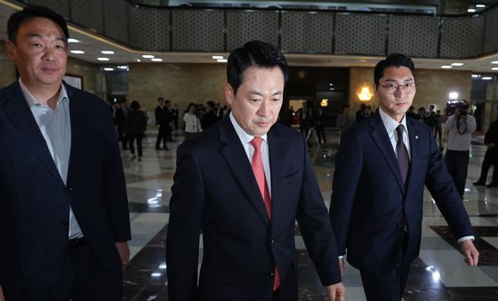 장동혁, 의원총회 참석