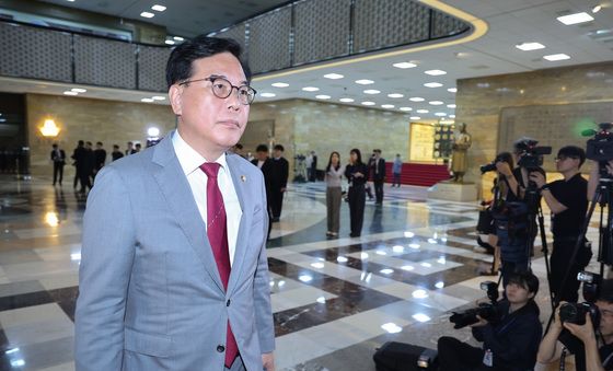 의원총회 참석하는 송언석