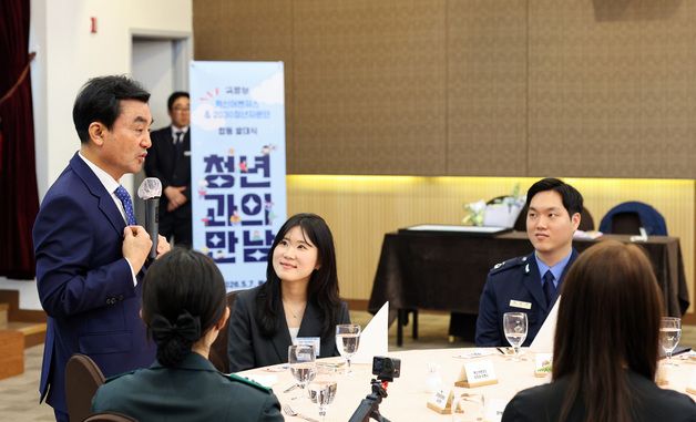 발언하는 안규백 장관