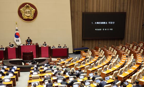 국회 본회의, 대한민국헌법 개정안 상정…野 불참