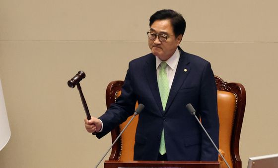 의사봉 두드리는 우원식 국회의장