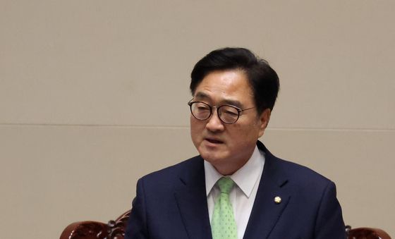 헌법 개정안 상정 발표하는 우원식 국회의장