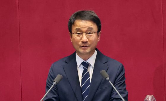 헌법 개정안 제안설명하는 한병도 의원