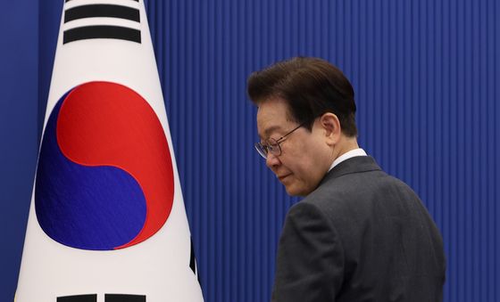 수석보좌관회의 참석한 이재명 대통령