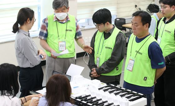 공정선거참관단 '투개표 과정 꼼꼼히'