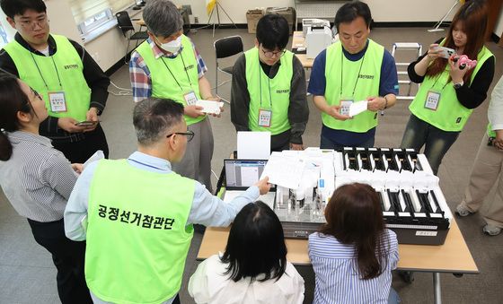 중립적 자세로 지방선거 지켜보는 공정선거참관단