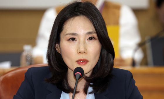 발언하는 김진아 차관