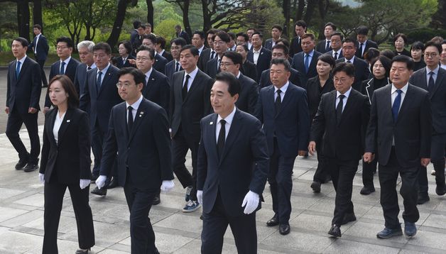 독립기념관 찾은 민주당 후보들