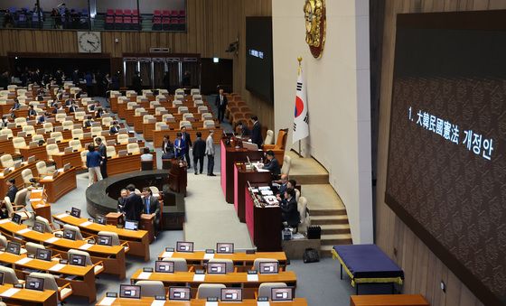 국민의힘 불참 속 진행되는 헌법 개정안 투표