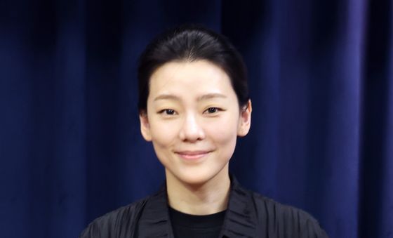 포즈 취하는 클라라 주미 강