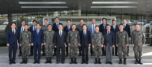 진영승 합참의장, 국방과학연구소 방문