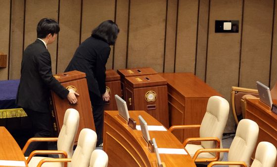 열어보지 못한 헌법 개정안 투표함