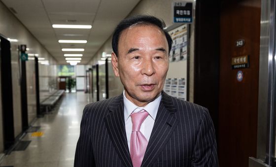 당대표실 나서는 박덕흠 국민의힘 공천관리위원장
