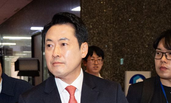 본회의장 향하는 장동혁 대표