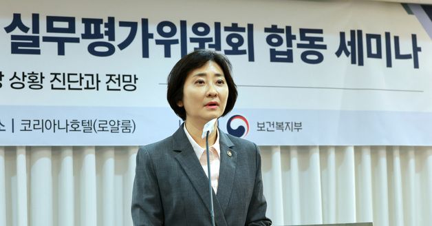 인사말하는 이스란 1차관