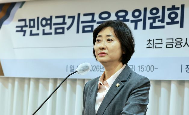 인사말하는 이스란 1차관