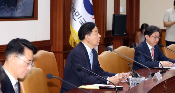 경제·부동산관계장관회의 주재하는 구윤철 부총리