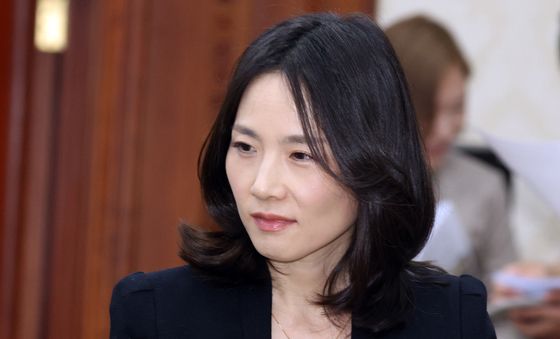 비상경제본부회의 참석하는 김진아 차관