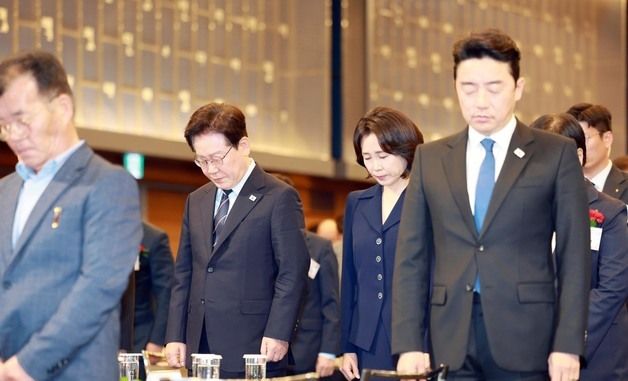 순국선열에 묵념하는 이재명 대통령