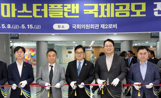 국회세종의사당 마스터플랜 국제공모 전시회 참석한 우원식 의장
