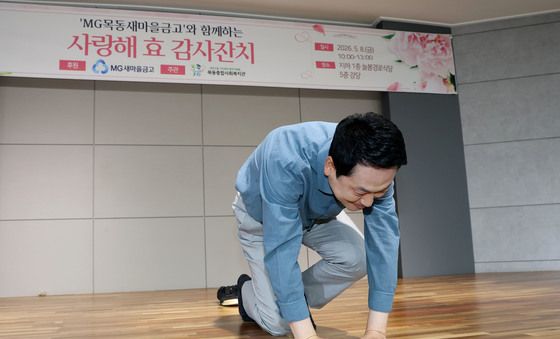 장동혁 대표, 어르신들에게 큰절