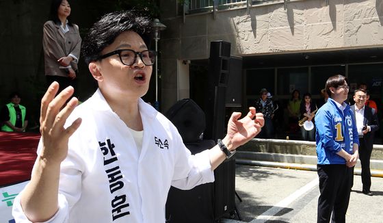 북구 어버이날 행사서 인사하는 한동훈