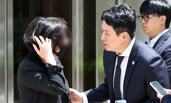 임태훈 소장과 대화 나누는 채상병 어머니