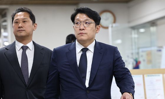 2심 선고 출석하는 김상민 전 부장검사